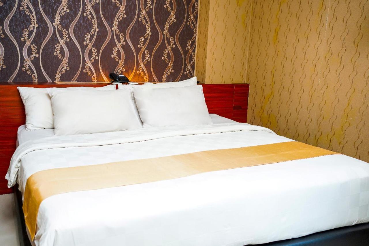Jle'S Hotel Манадо Екстер'єр фото