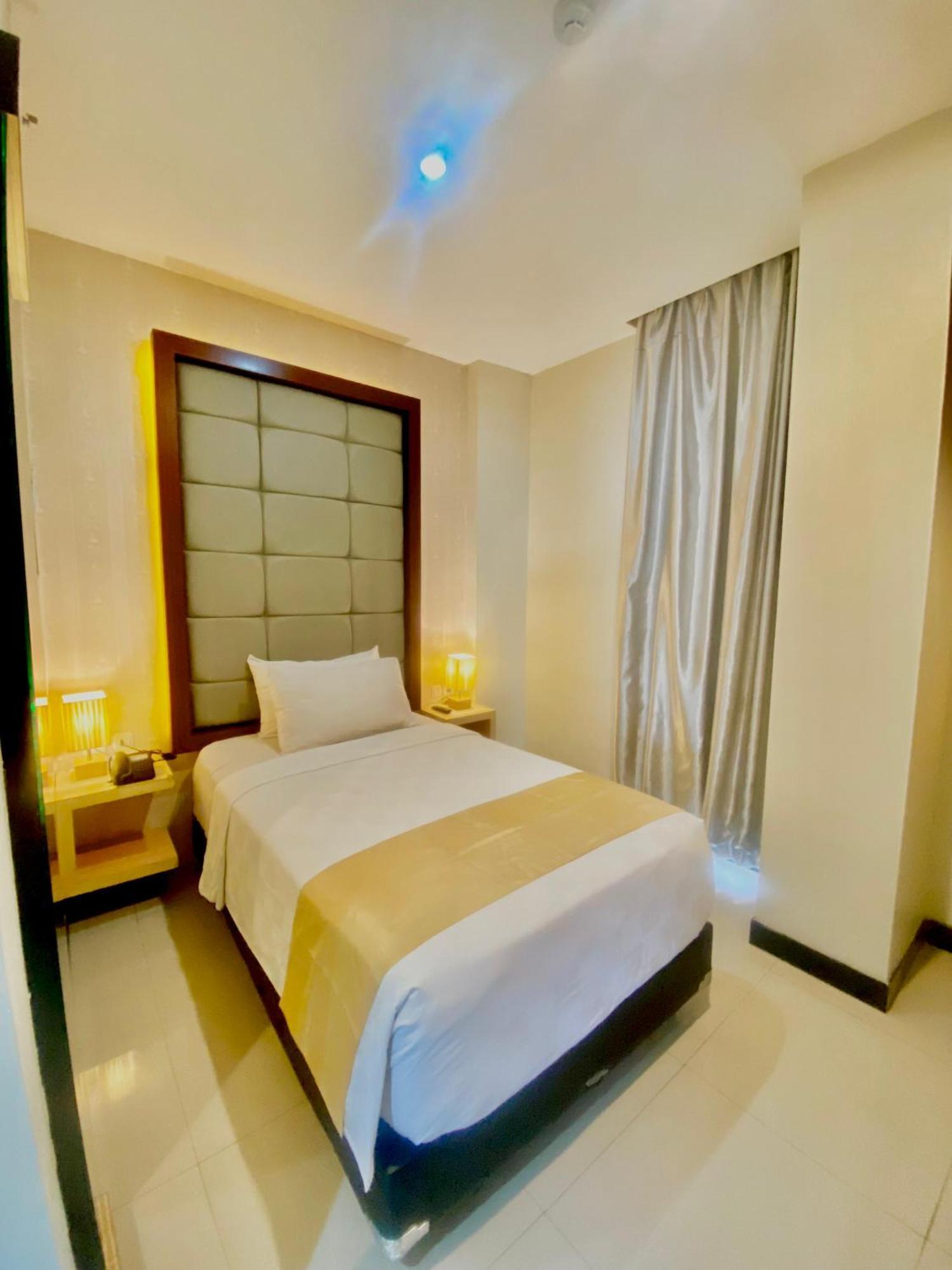 Jle'S Hotel Манадо Екстер'єр фото